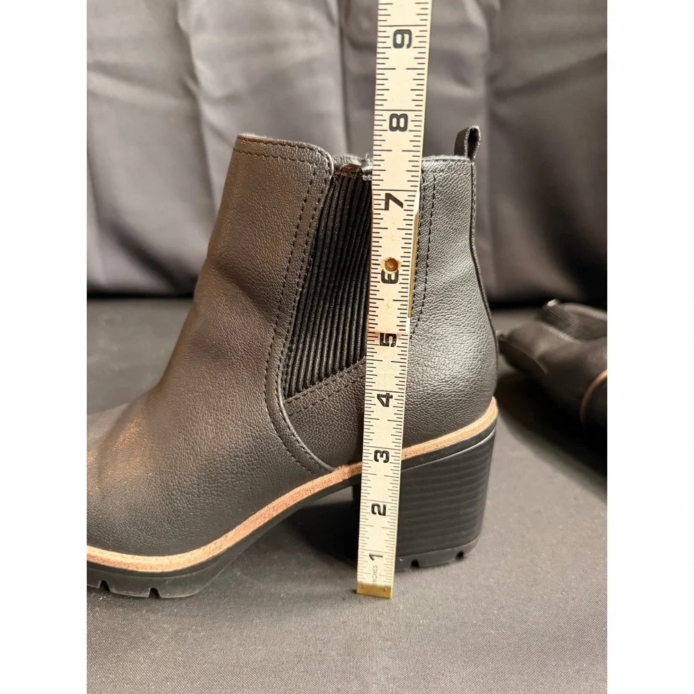 Naturalizer Madalynn Gore Black Ankle Boots Block Heel Lug Sole Women 8.5M Comfy